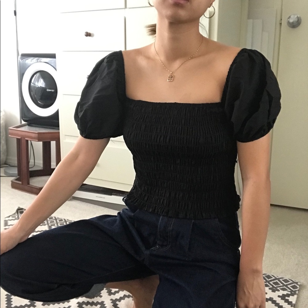 Black poplin smocked top with puff sleeves